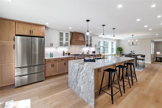 8241 Thompson Run, Mccandless, PA 15237