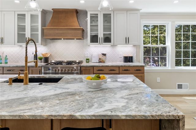 8241 Thompson Run, Mccandless, PA 15237