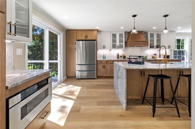 8241 Thompson Run, Mccandless, PA 15237