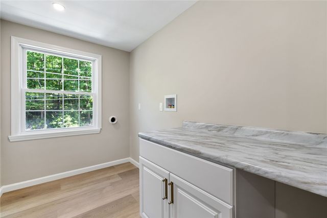 8241 Thompson Run, Mccandless, PA 15237