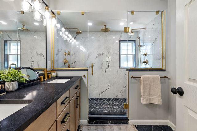 8241 Thompson Run, Mccandless, PA 15237