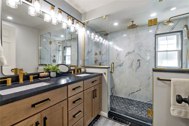 8241 Thompson Run, Mccandless, PA 15237