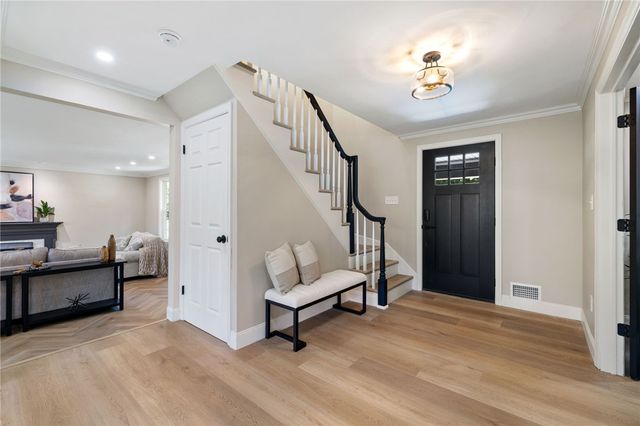 8241 Thompson Run, Mccandless, PA 15237