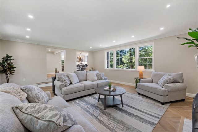 8241 Thompson Run, Mccandless, PA 15237