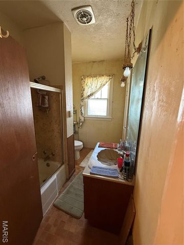 38 N Michigan Avenue, Belleville, IL 62221