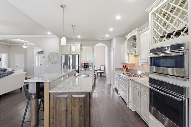 571 S Rainbow Road, Cave Springs, AR 72718