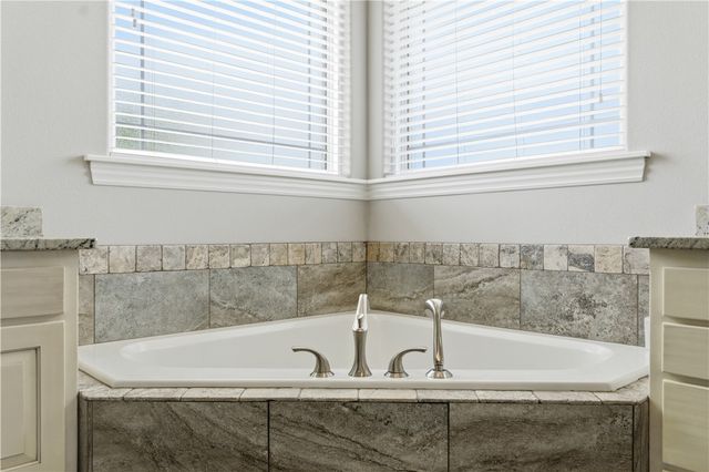 571 S Rainbow Road, Cave Springs, AR 72718