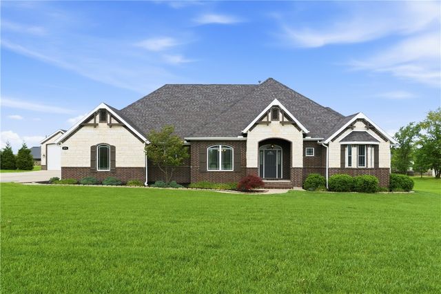571 S Rainbow Road, Cave Springs, AR 72718
