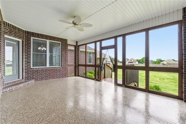 571 S Rainbow Road, Cave Springs, AR 72718