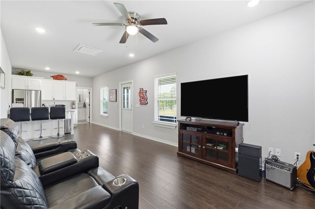571 S Rainbow Road, Cave Springs, AR 72718