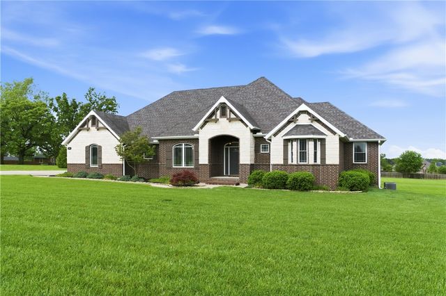 571 S Rainbow Road, Cave Springs, AR 72718