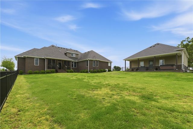 571 S Rainbow Road, Cave Springs, AR 72718