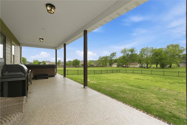 571 S Rainbow Road, Cave Springs, AR 72718