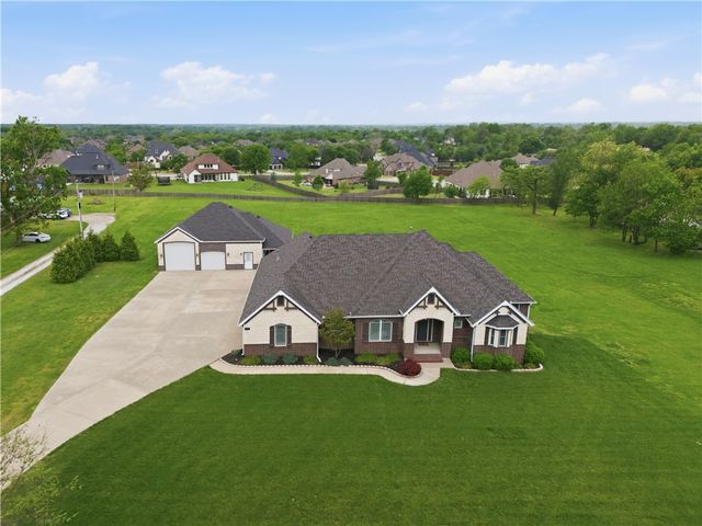 571 S Rainbow Road, Cave Springs, AR 72718