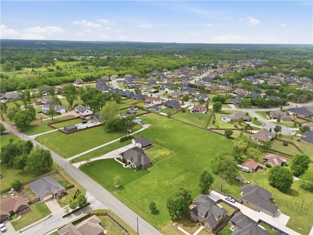 571 S Rainbow Road, Cave Springs, AR 72718