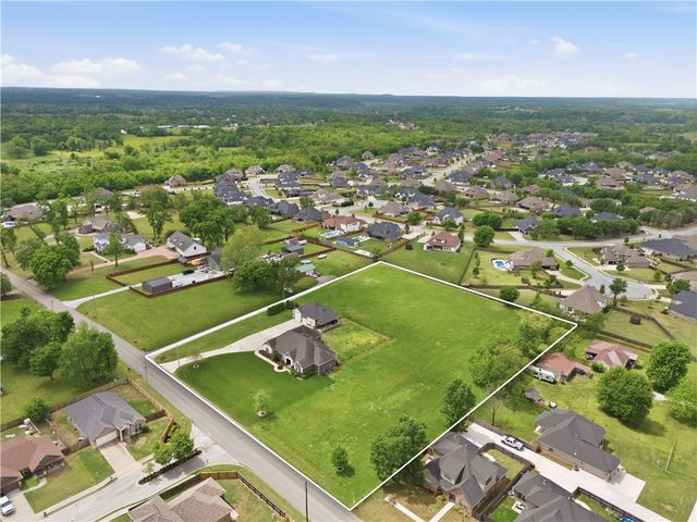571 S Rainbow Road, Cave Springs, AR 72718