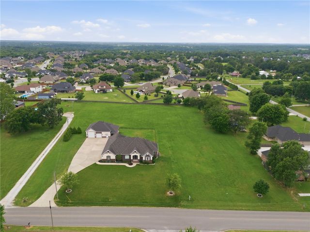 571 S Rainbow Road, Cave Springs, AR 72718