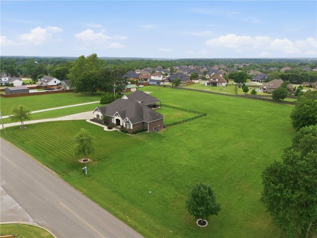 571 S Rainbow Road, Cave Springs, AR 72718