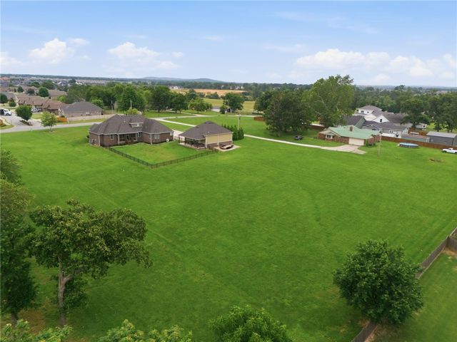 571 S Rainbow Road, Cave Springs, AR 72718