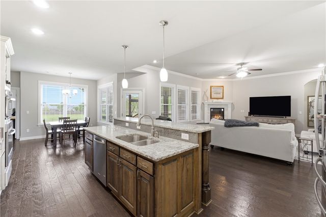 571 S Rainbow Road, Cave Springs, AR 72718