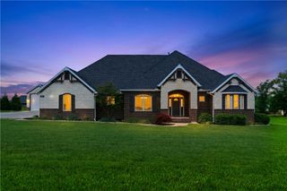 571 S Rainbow Road, Cave Springs, AR 72718