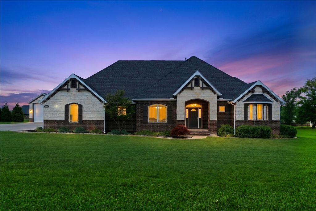 571 S Rainbow Road, Cave Springs, AR 72718