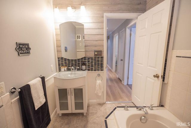 2525 W Lawson Road, Marion, IN 46952