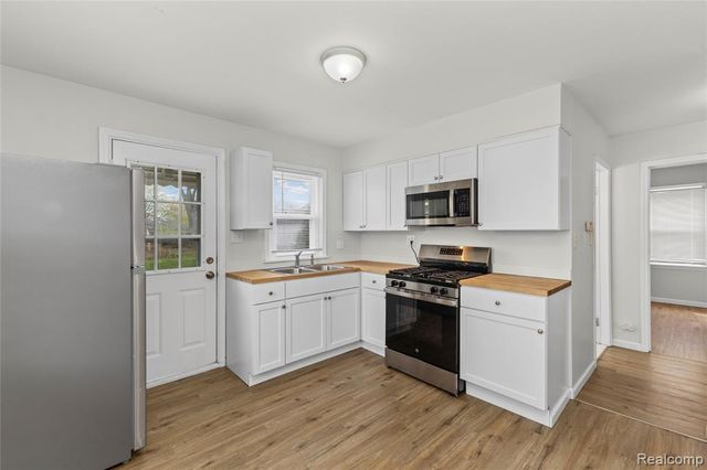 7426 Floral Street, Westland, MI 48185