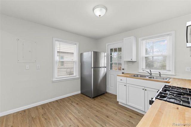 7426 Floral Street, Westland, MI 48185