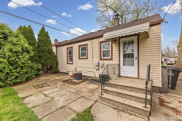 7426 Floral Street, Westland, MI 48185