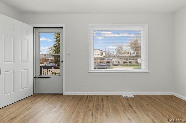 7426 Floral Street, Westland, MI 48185