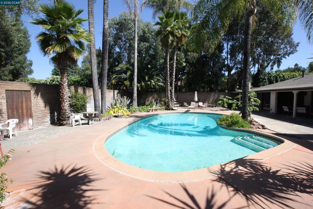 100 Normandy Ln, Walnut Creek, CA 94598