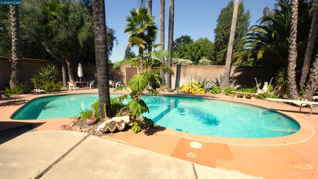 100 Normandy Ln, Walnut Creek, CA 94598
