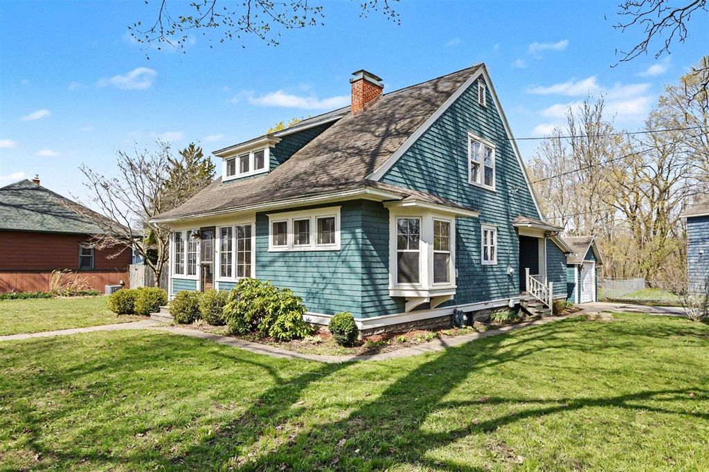 225 Sutherland Avenue, Watervliet, MI 49098