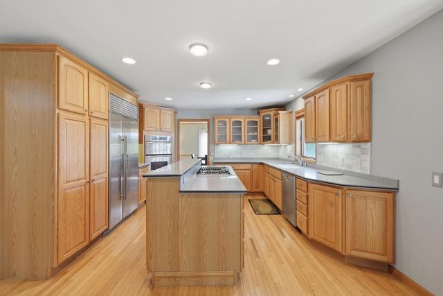 8813 Nelson Crossing, Verona, WI 53593