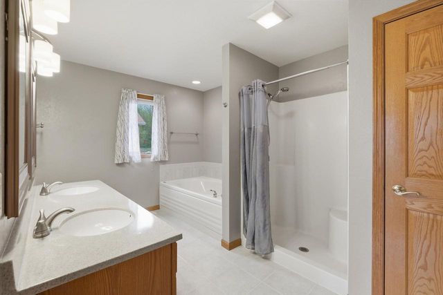 8813 Nelson Crossing, Verona, WI 53593