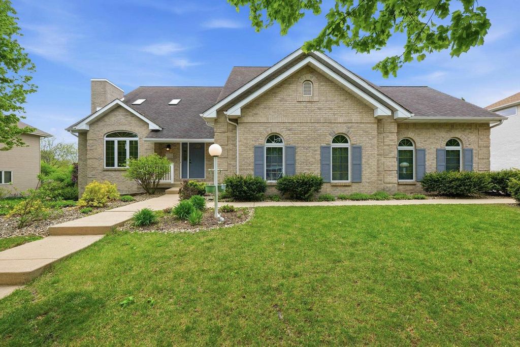8813 Nelson Crossing, Verona, WI 53593