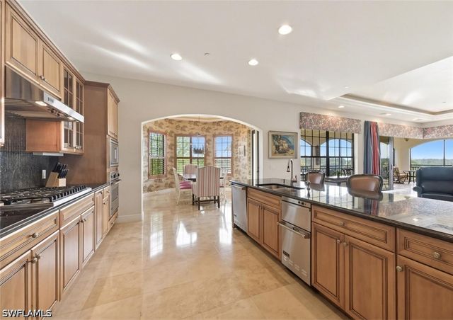 2538 Marquesa Royale LN PH 5-301, Naples, FL 34109