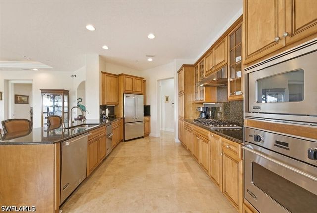2538 Marquesa Royale LN PH 5-301, Naples, FL 34109