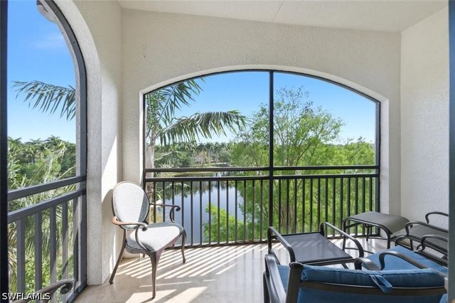 2538 Marquesa Royale LN PH 5-301, Naples, FL 34109