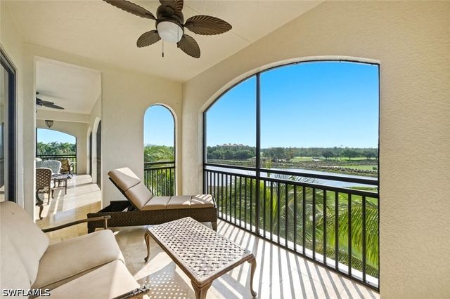 2538 Marquesa Royale LN PH 5-301, Naples, FL 34109