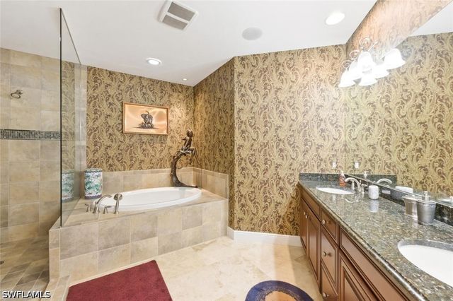 2538 Marquesa Royale LN PH 5-301, Naples, FL 34109
