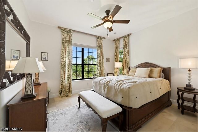 2538 Marquesa Royale LN PH 5-301, Naples, FL 34109