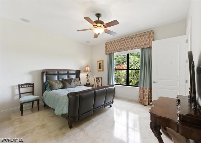2538 Marquesa Royale LN PH 5-301, Naples, FL 34109