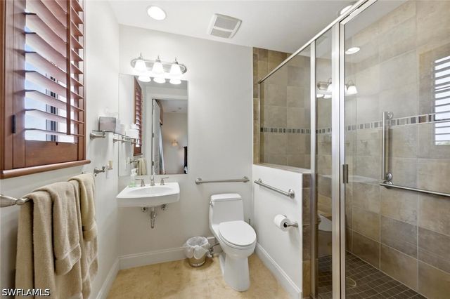 2538 Marquesa Royale LN PH 5-301, Naples, FL 34109