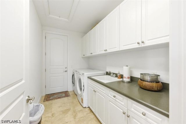 2538 Marquesa Royale LN PH 5-301, Naples, FL 34109