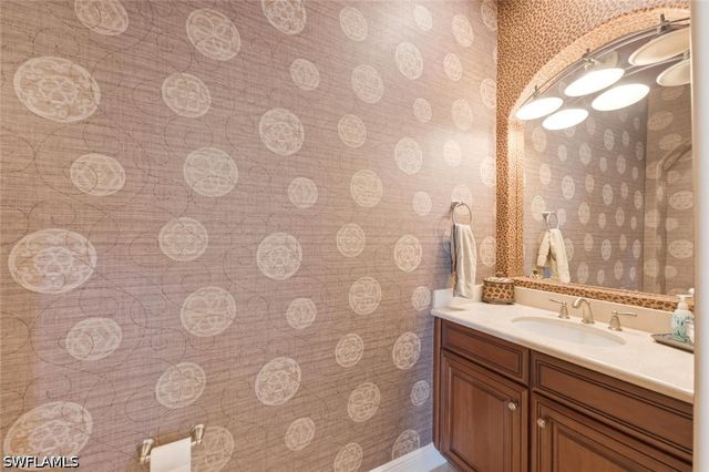 2538 Marquesa Royale LN PH 5-301, Naples, FL 34109