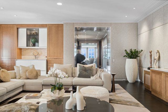 1540 N Lake Shore Drive 8N, Chicago, IL 60610