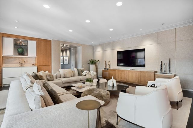 1540 N Lake Shore Drive 8N, Chicago, IL 60610