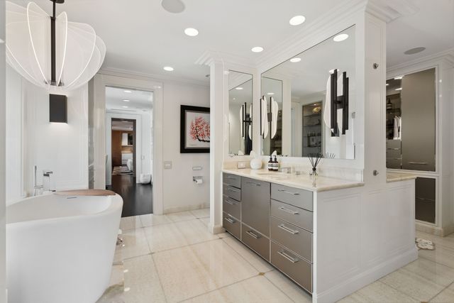 1540 N Lake Shore Drive 8N, Chicago, IL 60610